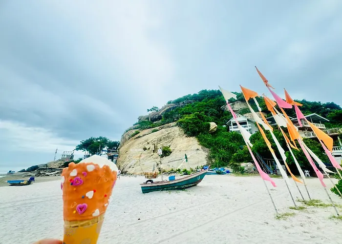 Sea&Mountain View,5 Mins Walk To Famous Beach With King Size Bed